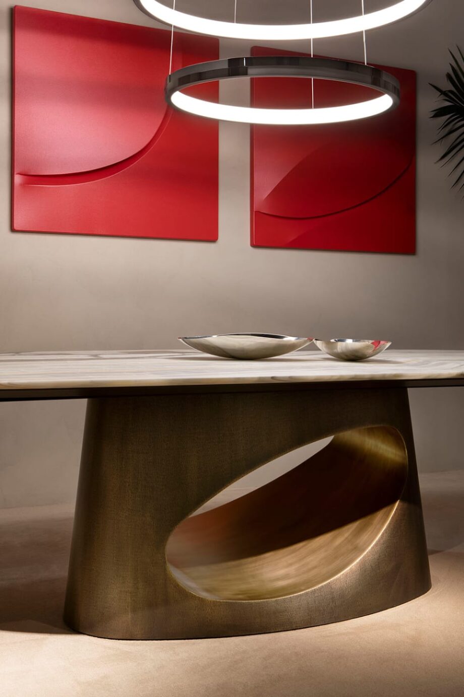 Ring table | Rugiano. Exquisite table with an oval marble top and a unique sculptural bronze base.