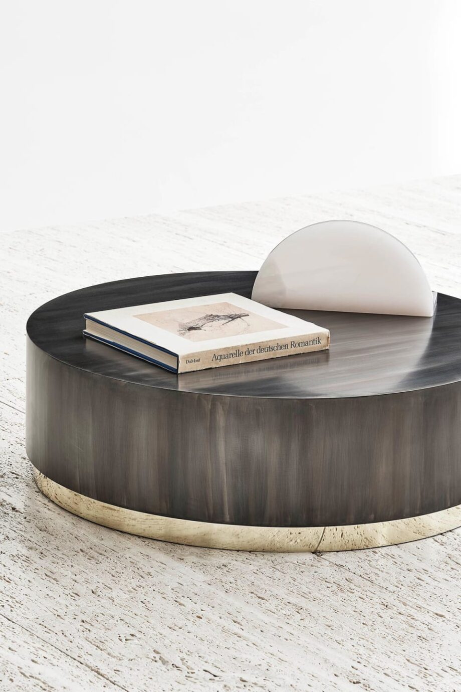Genesi coffee table | Rugiano. Flamed iron with glossy gold details, convertible into a comfortable seat with a cushion.