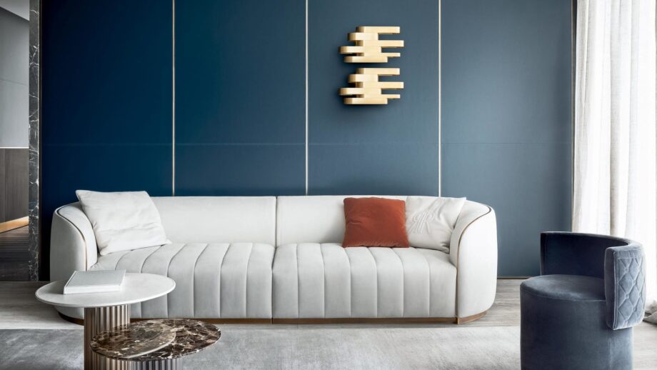 Bijoux Applique wall lamp | Rugiano. Exquisite brass wall lamp with a geometric design, creating a sophisticated play of light.
