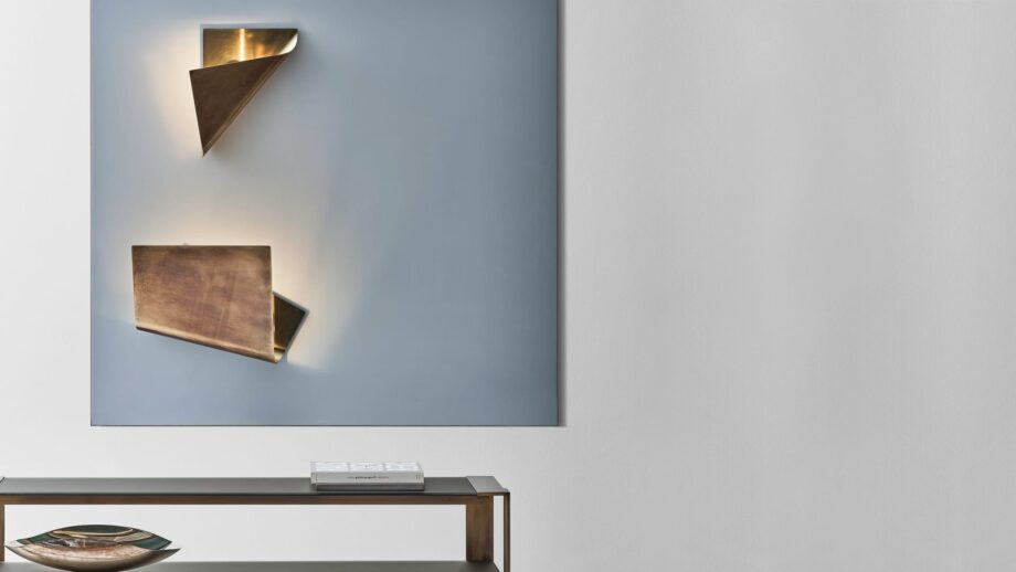 Leaf wall lamp | Rugiano. Artfully folded metal wall lamp creating unique light effects, adding sophistication and character to any interior.