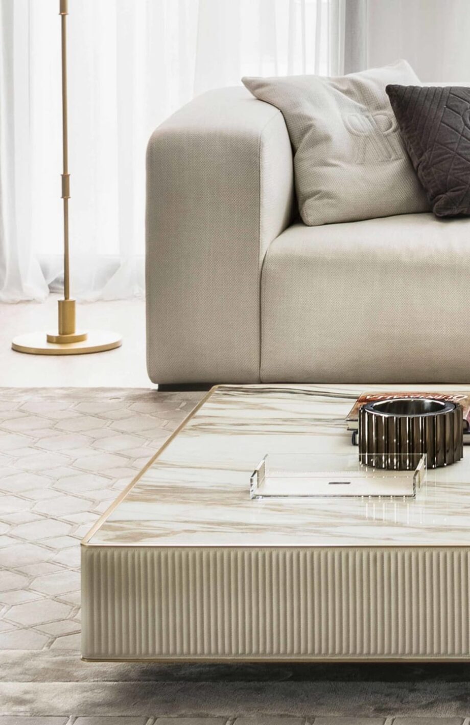 Hugo coffee table | Rugiano. Elegant coffee table with clean lines, perfect for modern and Art Deco interiors.