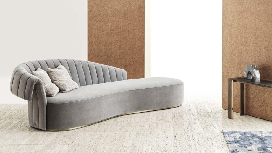 Manta chaise longue | Rugiano. Sculptural chaise longue offering supreme comfort and modern elegance, perfect for sophisticated interiors.