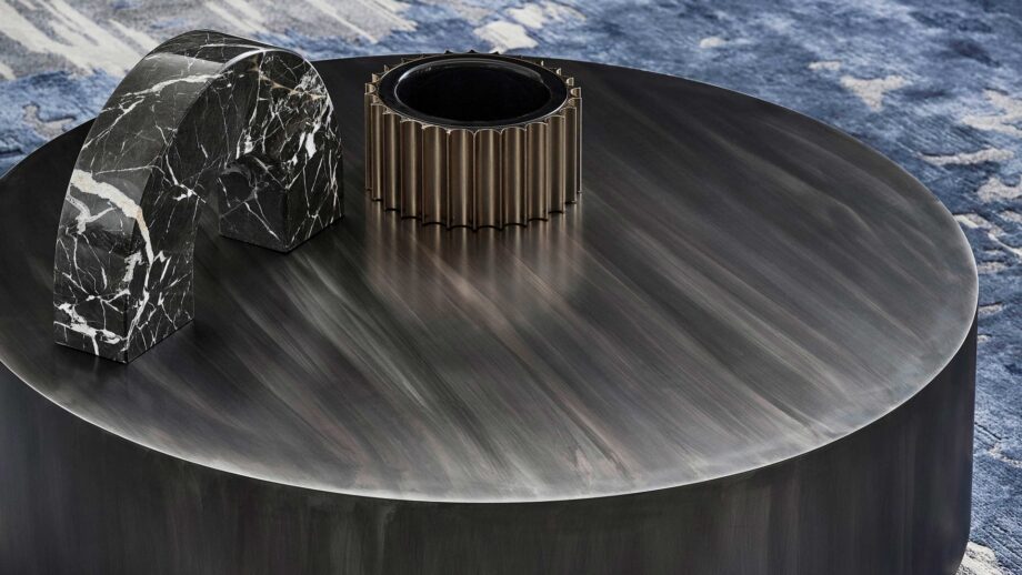 Genesi coffee table | Rugiano. Flamed iron with glossy gold details, convertible into a comfortable seat with a cushion.