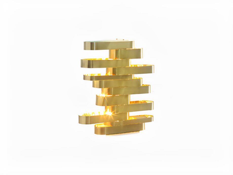Bijoux Applique wall lamp | Rugiano. Exquisite brass wall lamp with a geometric design, creating a sophisticated play of light.
