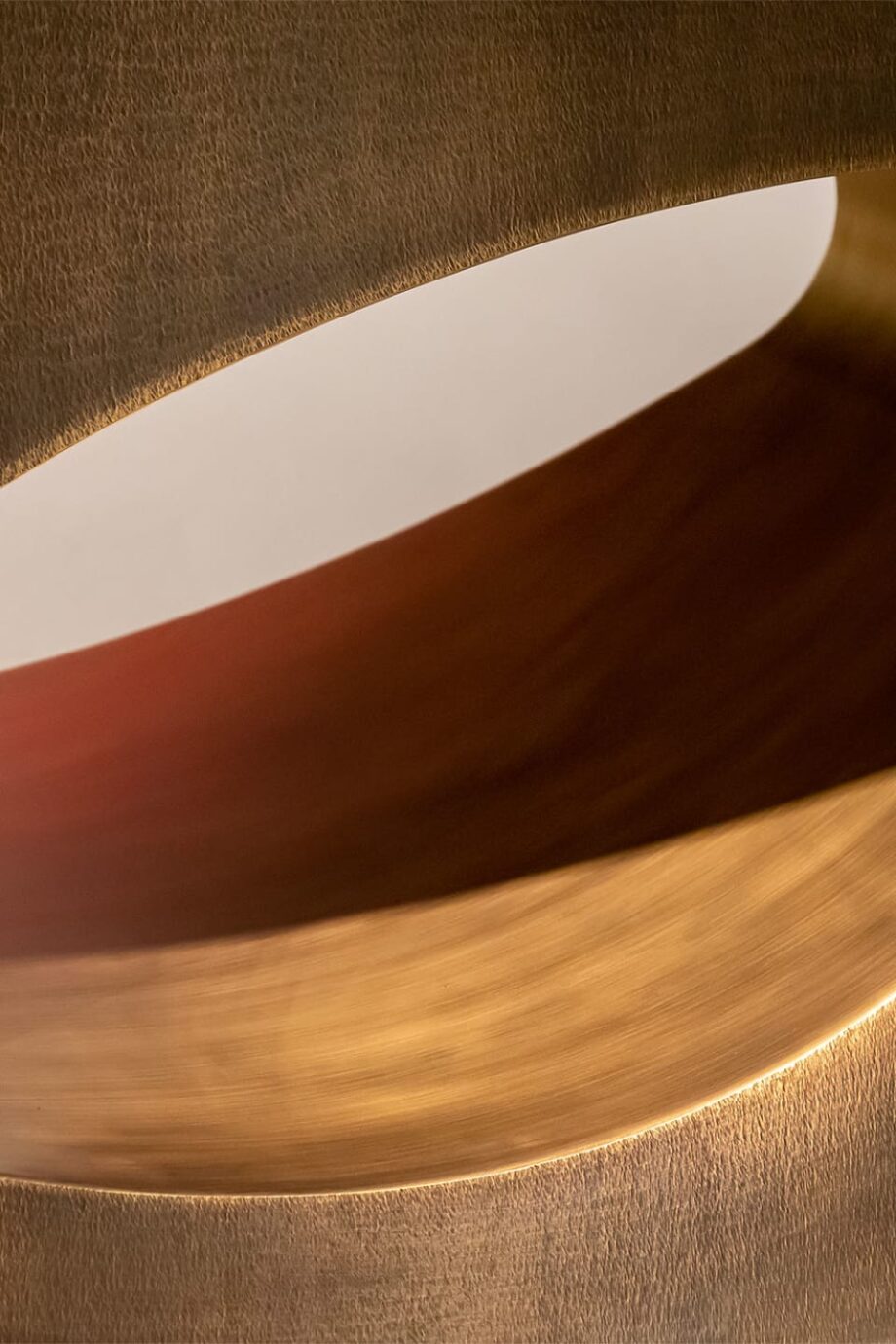Ring table | Rugiano. Exquisite table with an oval marble top and a unique sculptural bronze base.