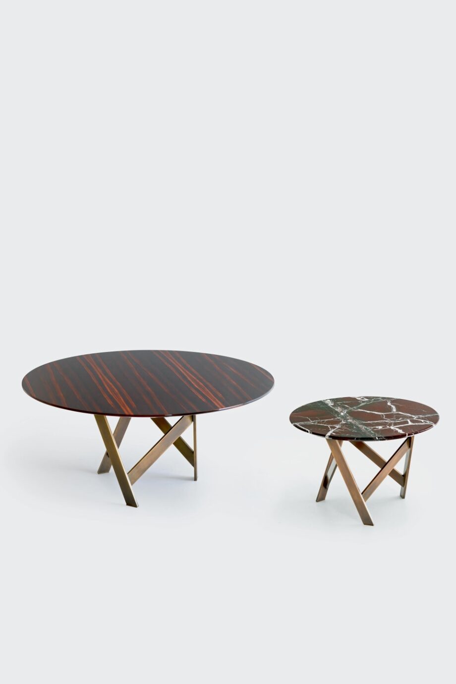 Gatsby coffee table | Rugiano. Elegant coffee table featuring a unique metal base and diverse top material options.