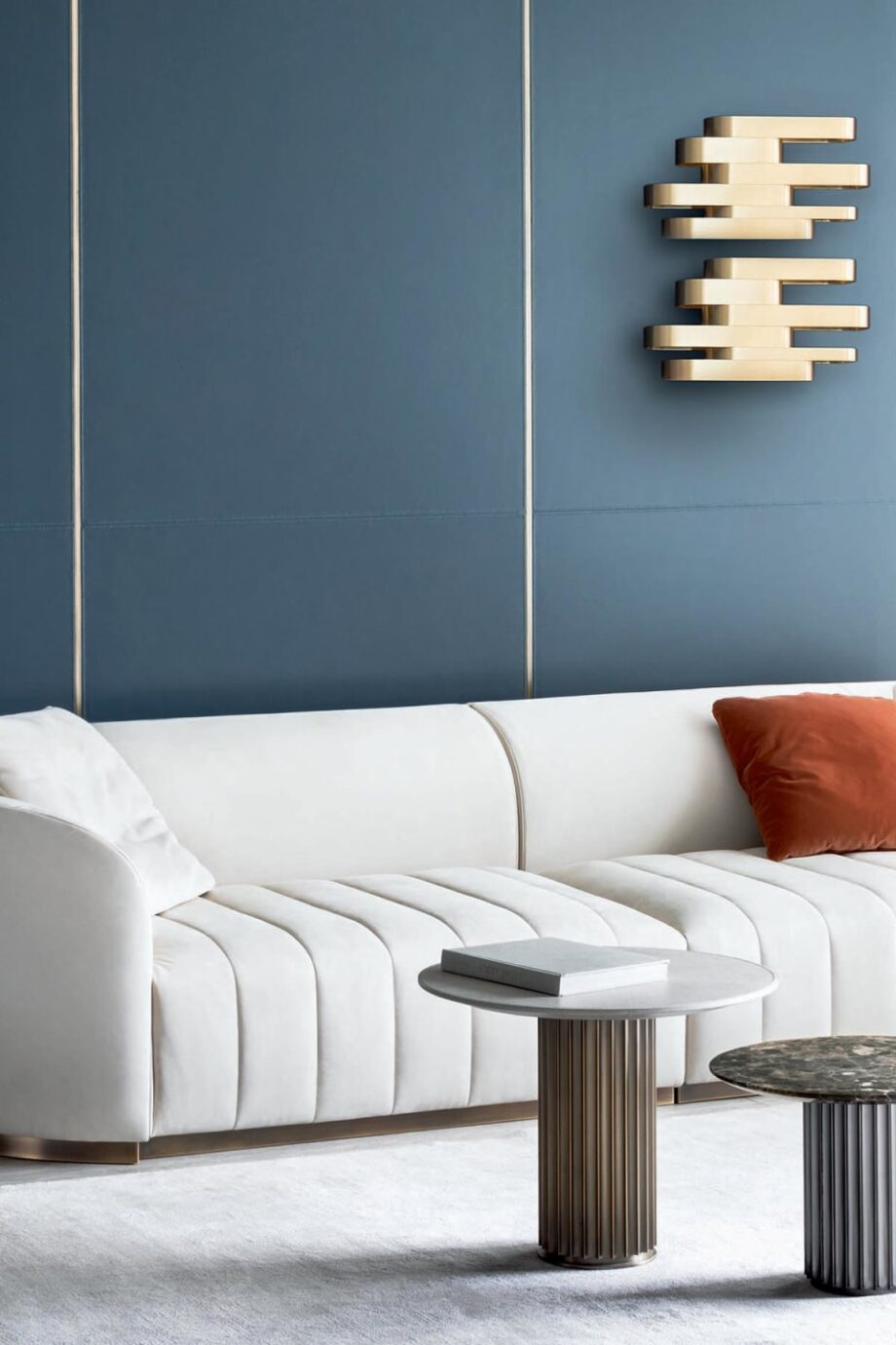 Bijoux Applique wall lamp | Rugiano. Exquisite brass wall lamp with a geometric design, creating a sophisticated play of light.