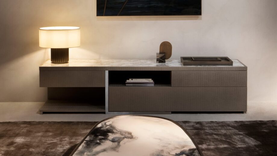 Liberty Soft floor lamp | Rugiano. Elegant lamp series featuring a column-like aluminum base with luxurious finishes and versatile shade options.