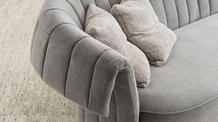 Manta chaise longue | Rugiano. Sculptural chaise longue offering supreme comfort and modern elegance, perfect for sophisticated interiors.