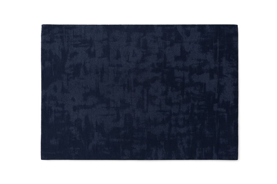 Istos rug | B&B Italia. Luxurious botanical silk rug in multiple shapes and sizes for a touch of elegance and sophistication.