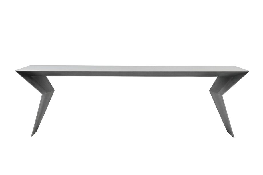 Blitz table | B&B Italia. Sculptural, versatile table with bamboo frame. Unique design, solid construction, perfect for dining, office, or grand spaces.
