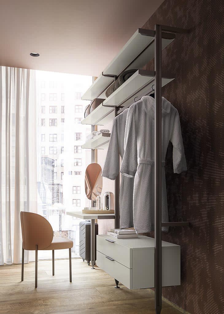 Antis wardrobe | ALF Dafre. Modular walk-in wardrobe system with adjustable uprights, offering configuration freedom and perfect space organization.