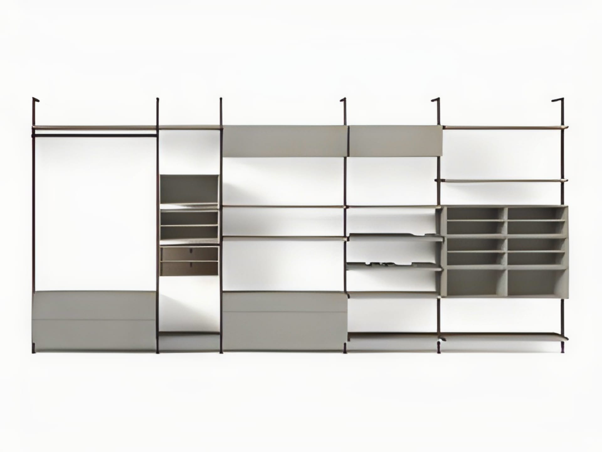 Antis wardrobe | ALF Dafre. Modular walk-in wardrobe system with adjustable uprights, offering configuration freedom and perfect space organization.