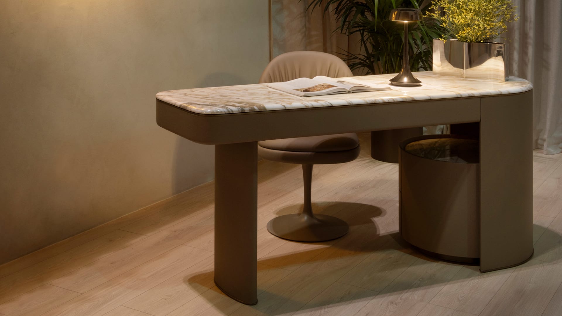 Emily dressing table | Rugiano. Elegant writing desk featuring a marble top, gracefully curved forms, and discreet integrated drawers.