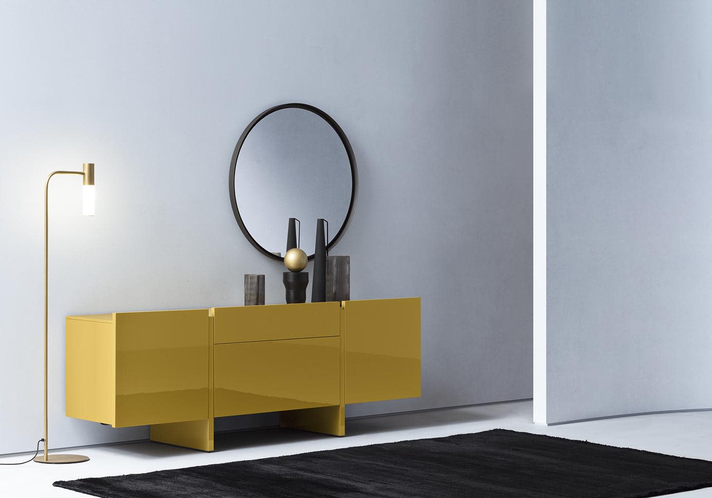 Recta bar cabinet | ALF Dafre. Modular storage with contrasting fronts, 180° opening doors, and internal lacquering for custom solutions.