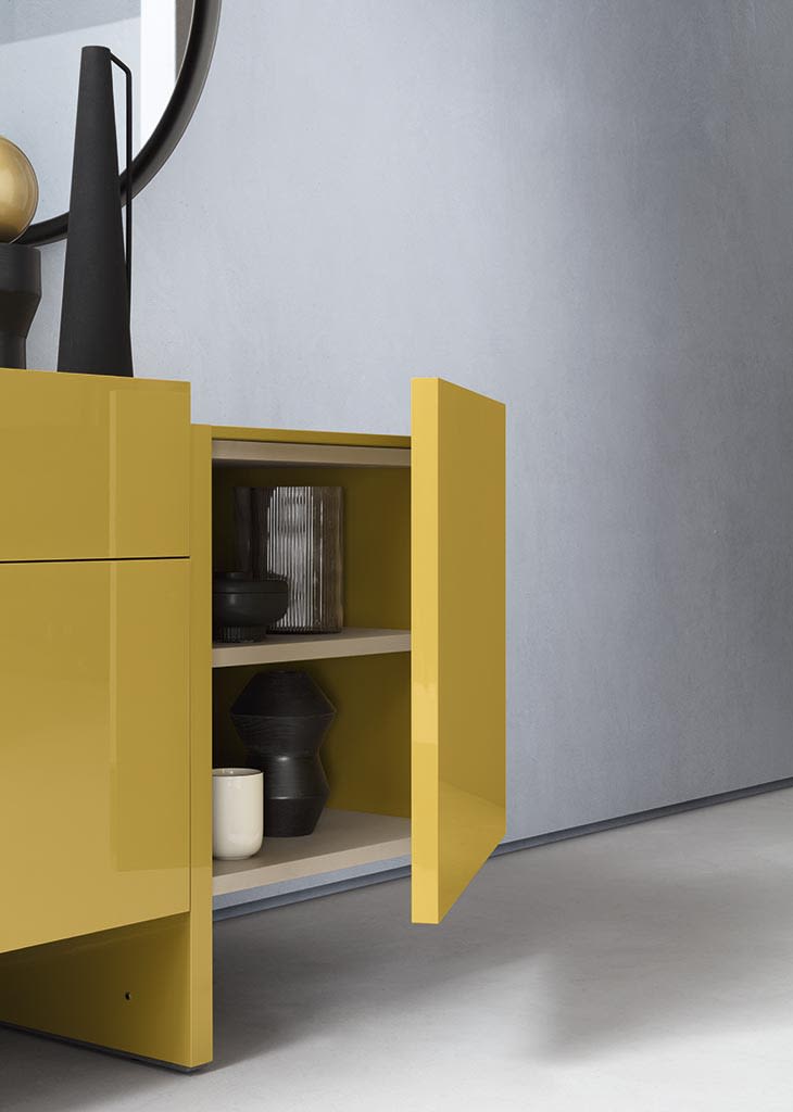 Recta bar cabinet | ALF Dafre. Modular storage with contrasting fronts, 180° opening doors, and internal lacquering for custom solutions.