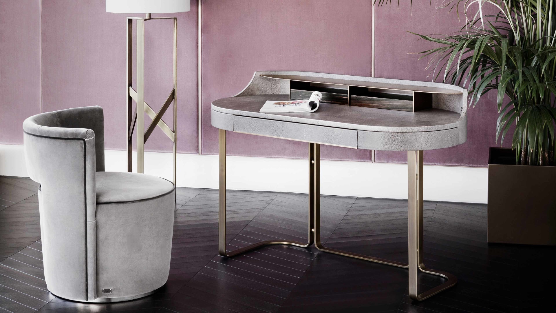 Giotto armchair | Rugiano. Elegant pouf/armchair with unique moulded backrest, available in plain or tufted upholstery.