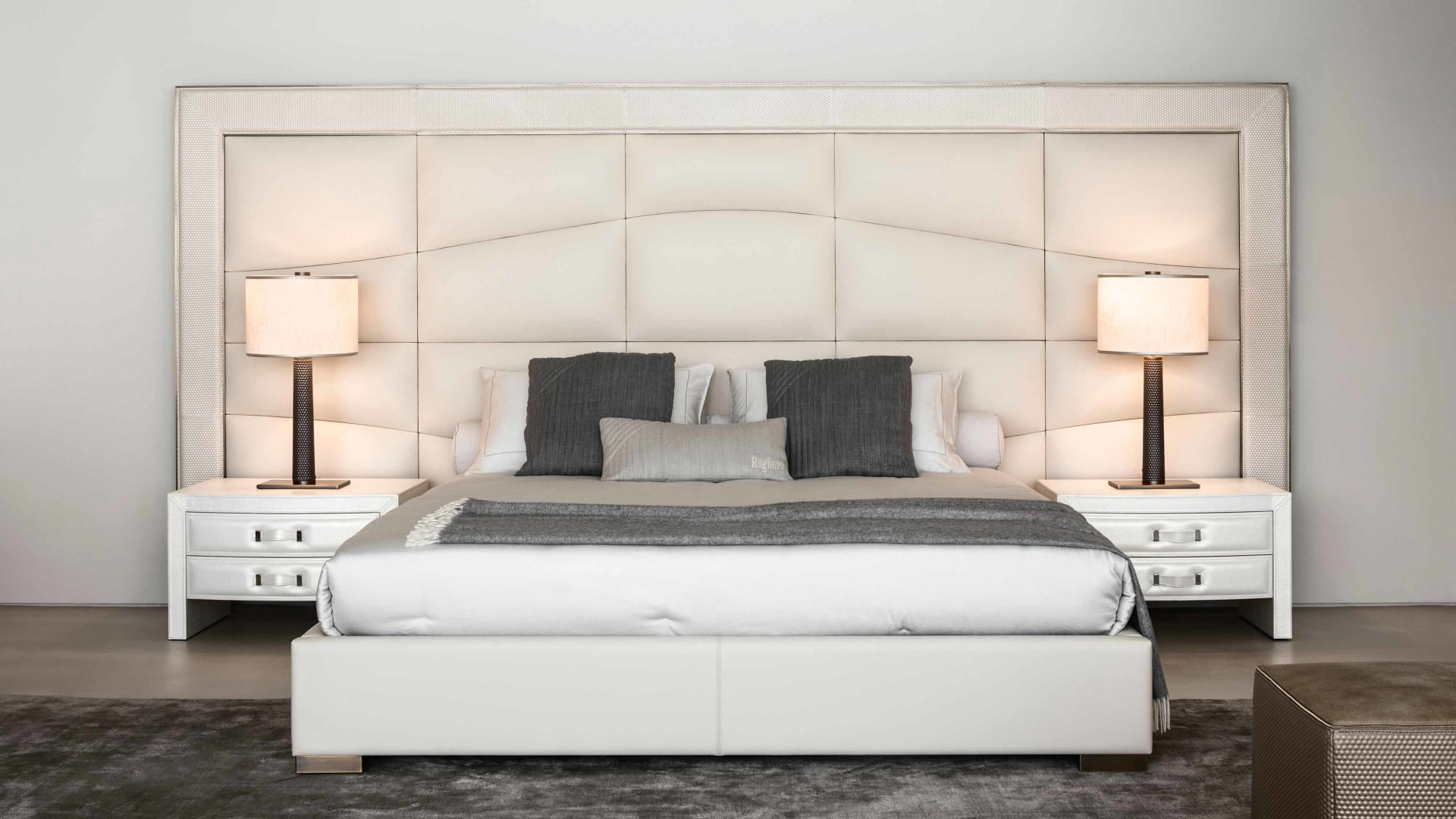 Headboards bed | Rugiano. Luxurious upholstered suspended headboard with metal accents and optional integrated reading lights.