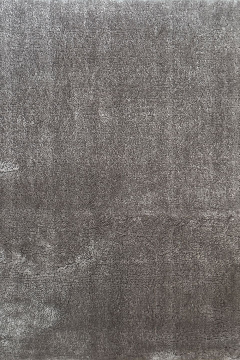 Decoplein rug | Rugiano. Exquisite designer rug, creating comfort and harmony with a deep gray hue and soft texture.