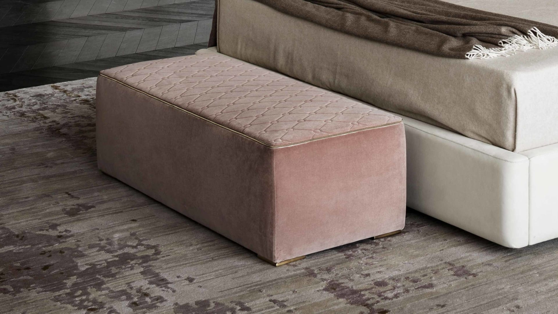 Form Zip indoor benche | Rugiano. Luxurious upholstered bench or pouf with distinctive zip detailing and elegant stitching, perfect for modern interiors.