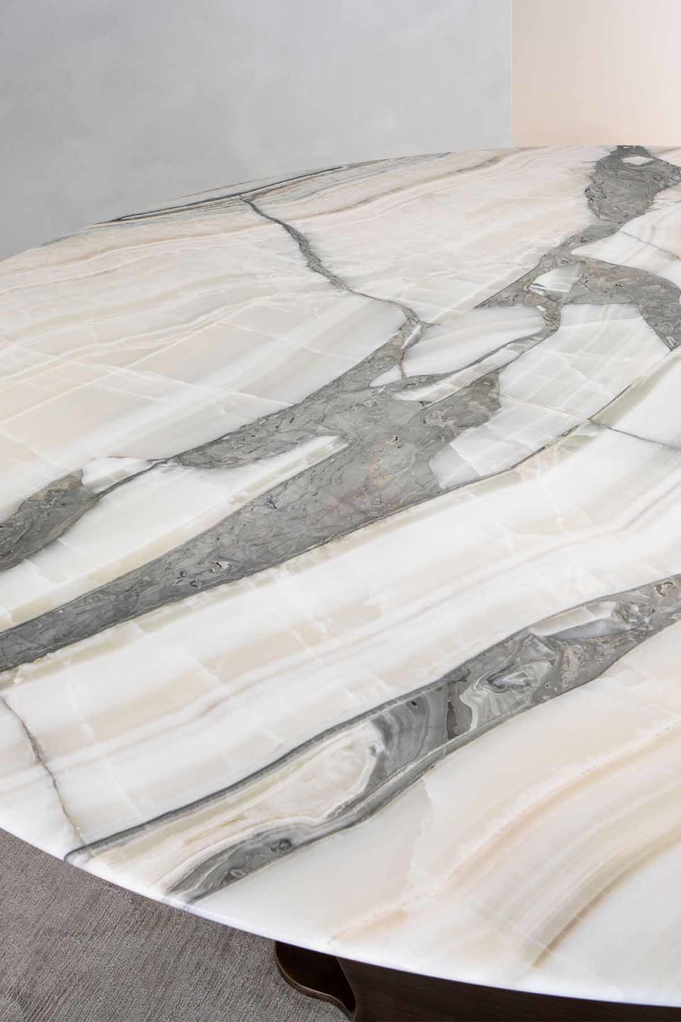 Wally Round table | Rugiano. Sculptural round table with natural stone top, blending artistic design with luxurious materials for a captivating focal point.