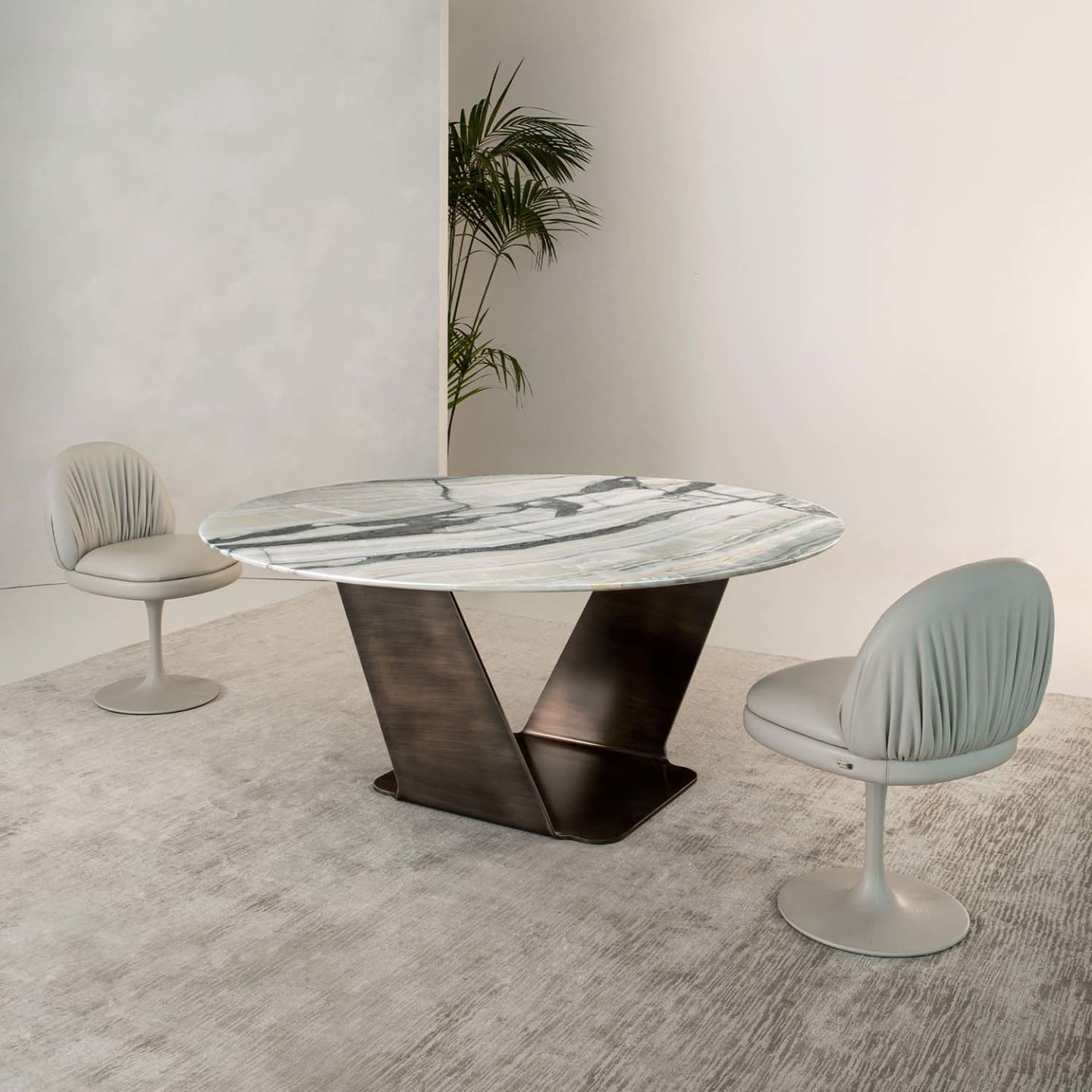 Wally Round table | Rugiano. Sculptural round table with natural stone top, blending artistic design with luxurious materials for a captivating focal point.