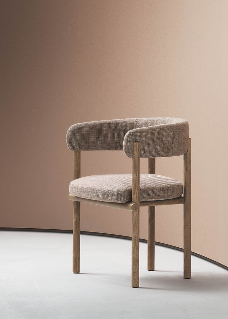 Stiks chair | ALF Dafre. Elegant Stiks chair with a metal frame and wooden seat by Gordon Guillaumier.