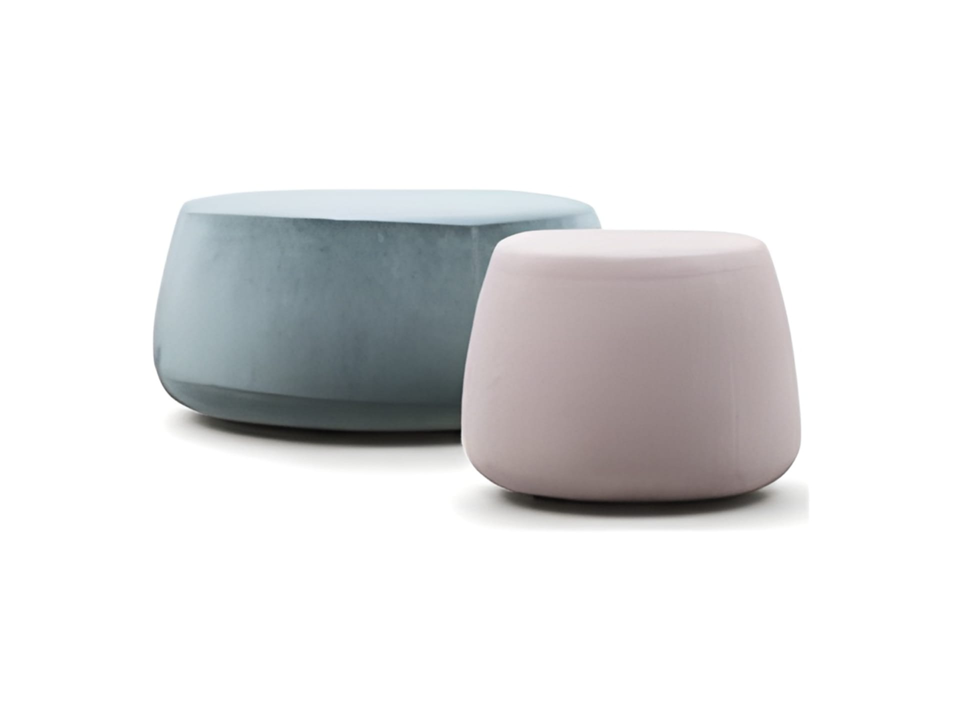 Denny pouf | ALF Dafre. Elegant upholstered pouf with rounded shapes and a removable cover, perfect for seating or as a surface.