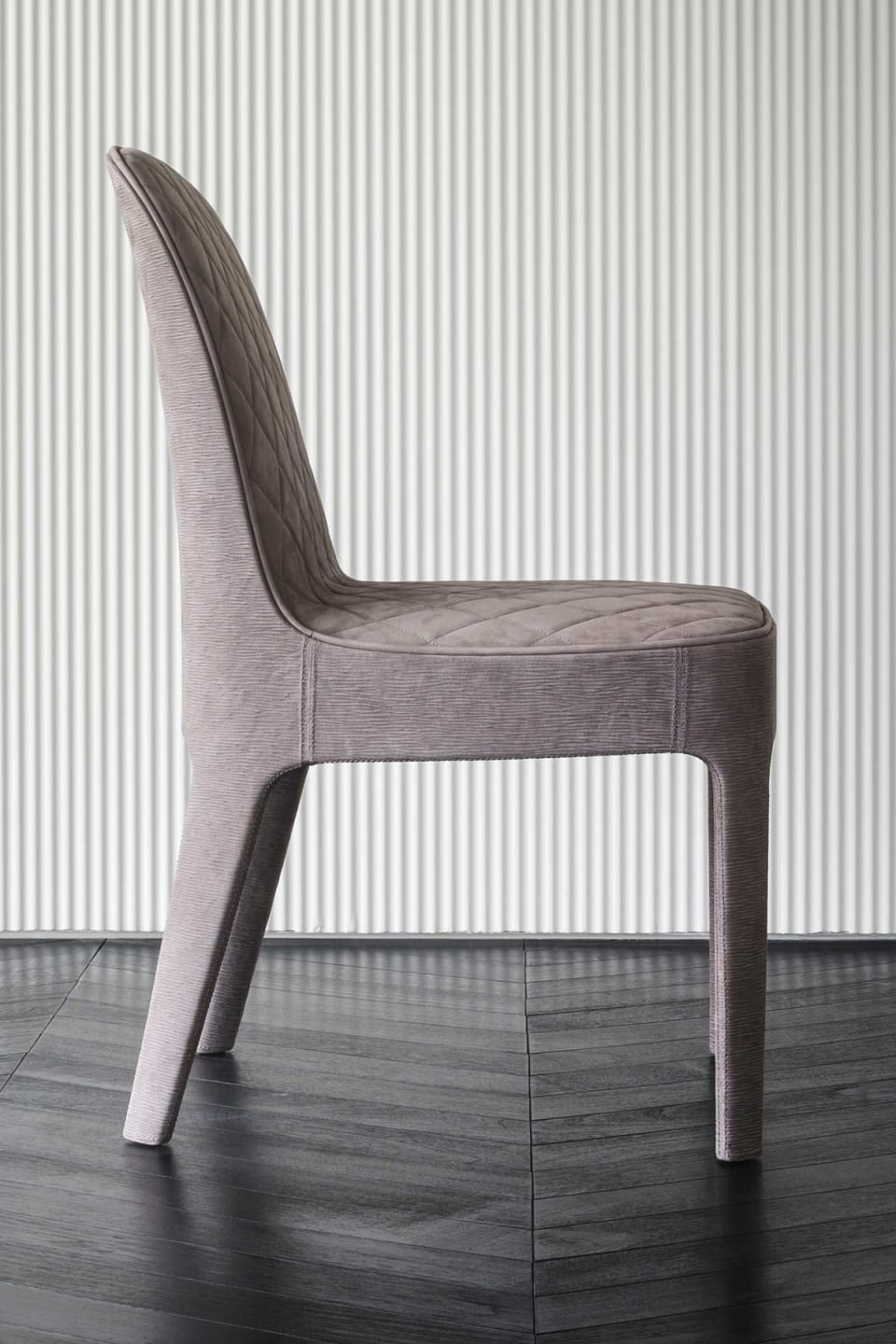 Aria chair | Rugiano. Fully upholstered chair with elegant curves, offering supreme comfort and versatile design for any contemporary interior.