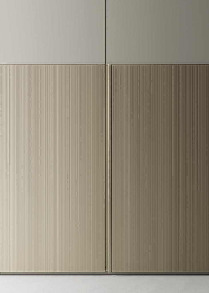 Sei wardrobe | ALF Dafre. Modern hinged door with clean lines, silent closing, and seamless integration into any interior.