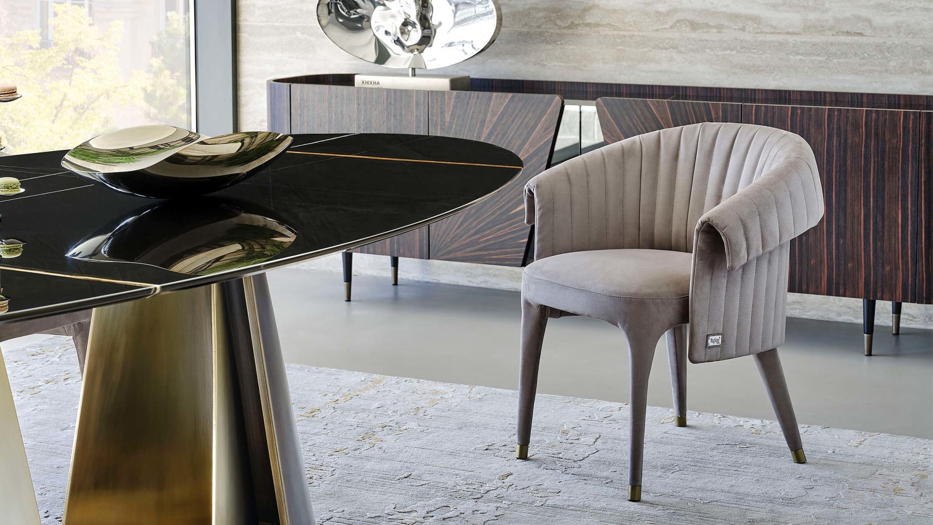 Manta New armchair | Rugiano. Fully upholstered small armchair, offering exceptional comfort and refined style for any contemporary interior.