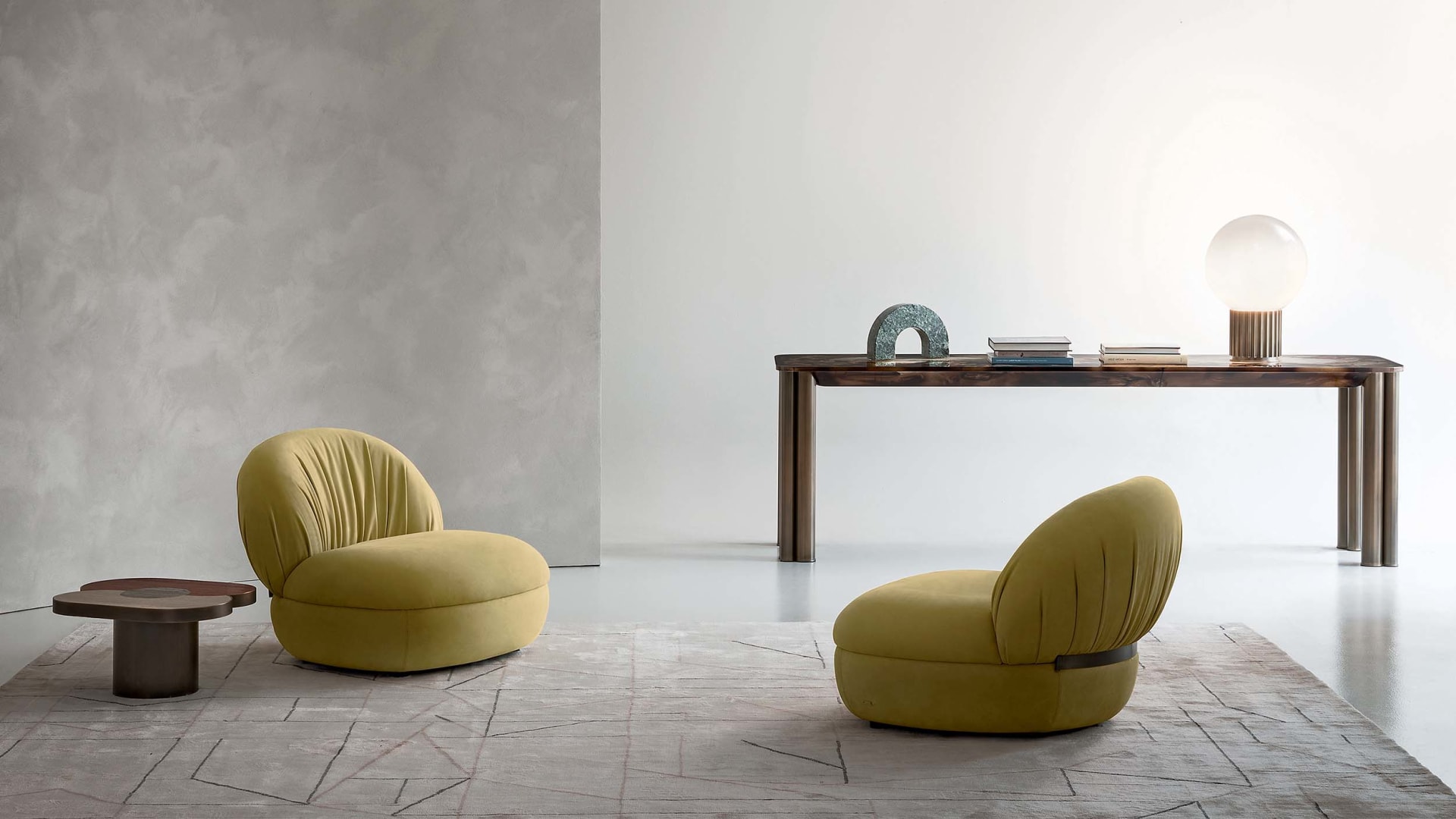 Fandango armchair | Rugiano. Armchair with soft lines and a comfortable padded seat, designed for ultimate relaxation and elegant interiors.