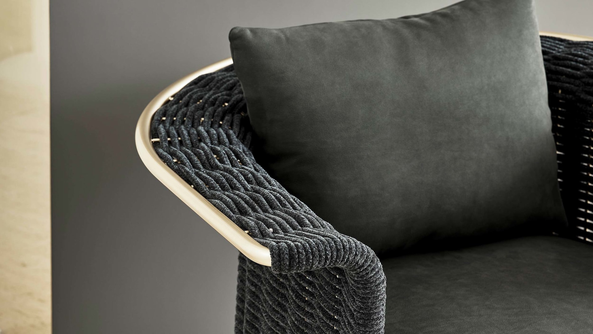 Marina In armchair | Rugiano. Elegant armchair with a varnished metal structure and unique hand-braided velvet rope, creating captivating light and shadow play.