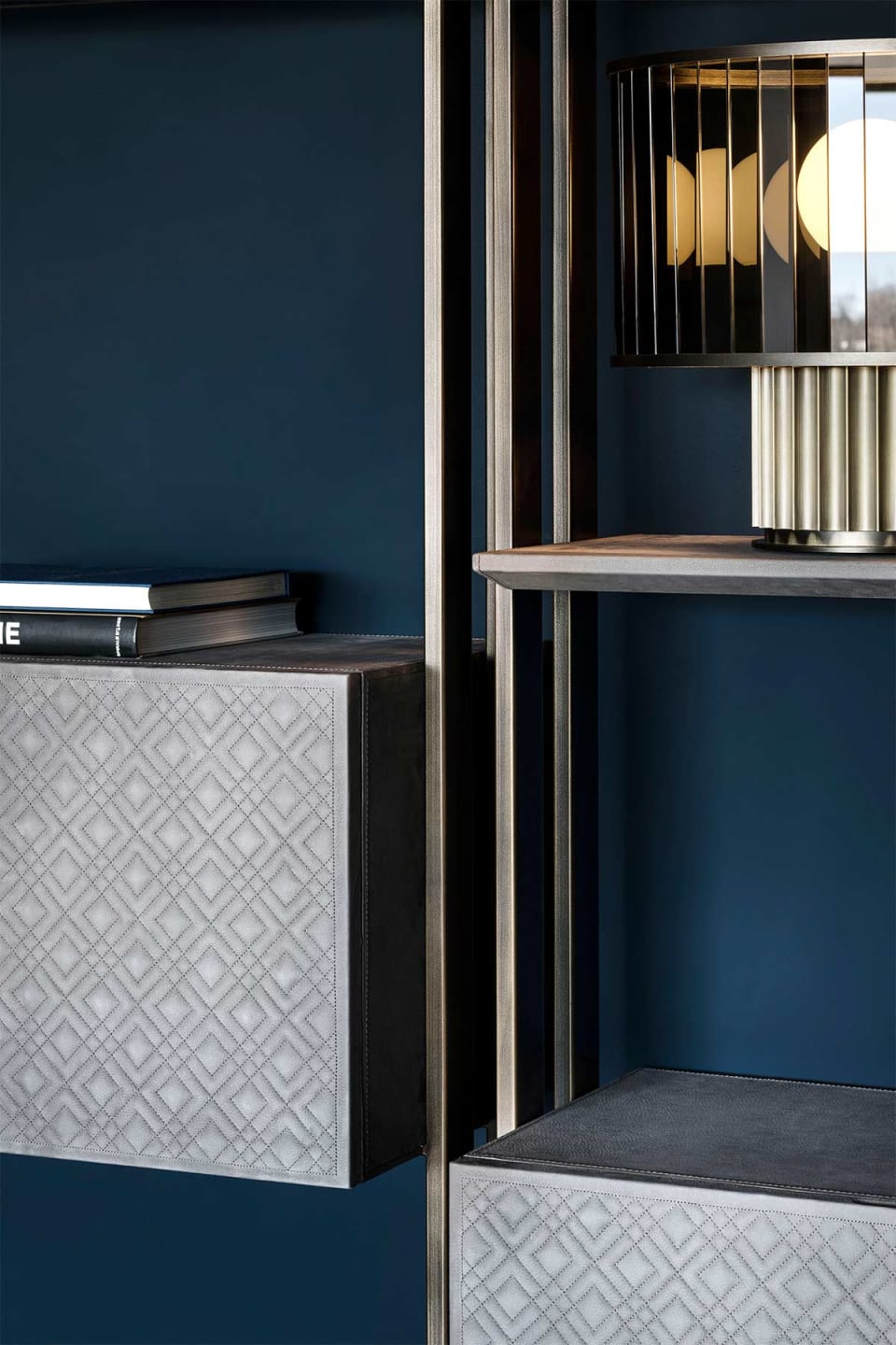 Frame Box bookcase | Rugiano. Sophisticated bookshelves with metal structure, leather or marble shelves, and upholstered leather storage boxes.
