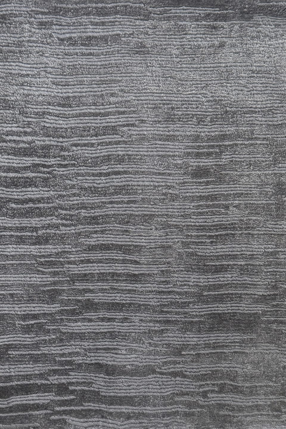 Line Grey rug | Rugiano. Luxury handmade grey rug in wool and viscose with unique texture for modern interiors.