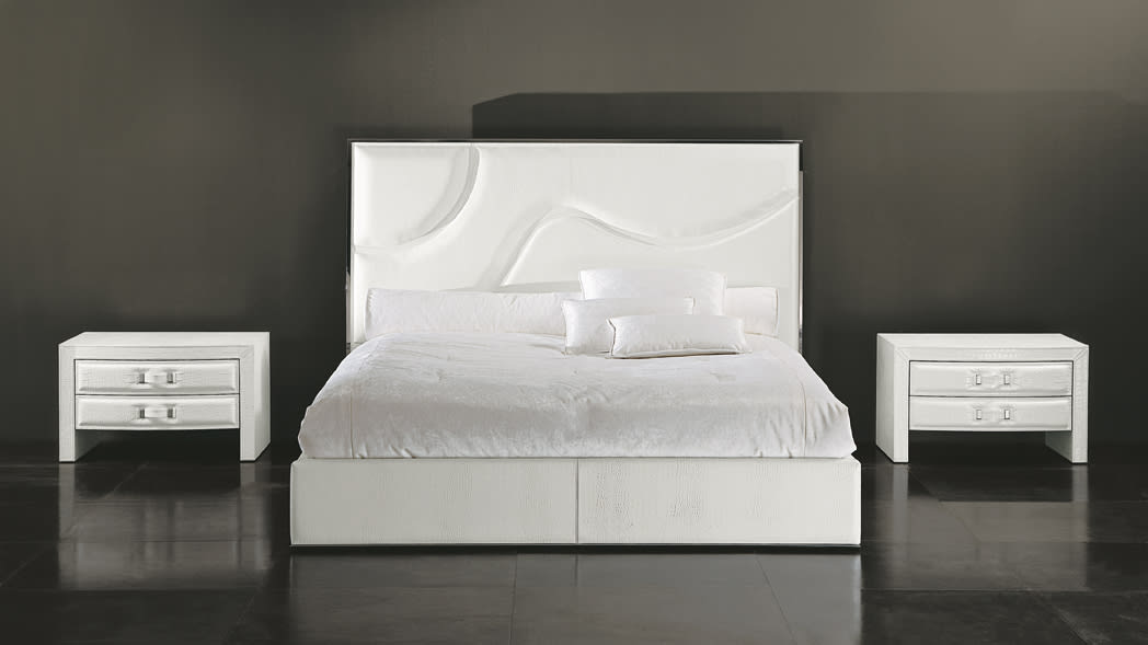 Riflesso bed | Rugiano. A luxurious bed featuring a distinctive headboard with elegant, abstract wavy lines, perfect for modern and Art Deco interiors.