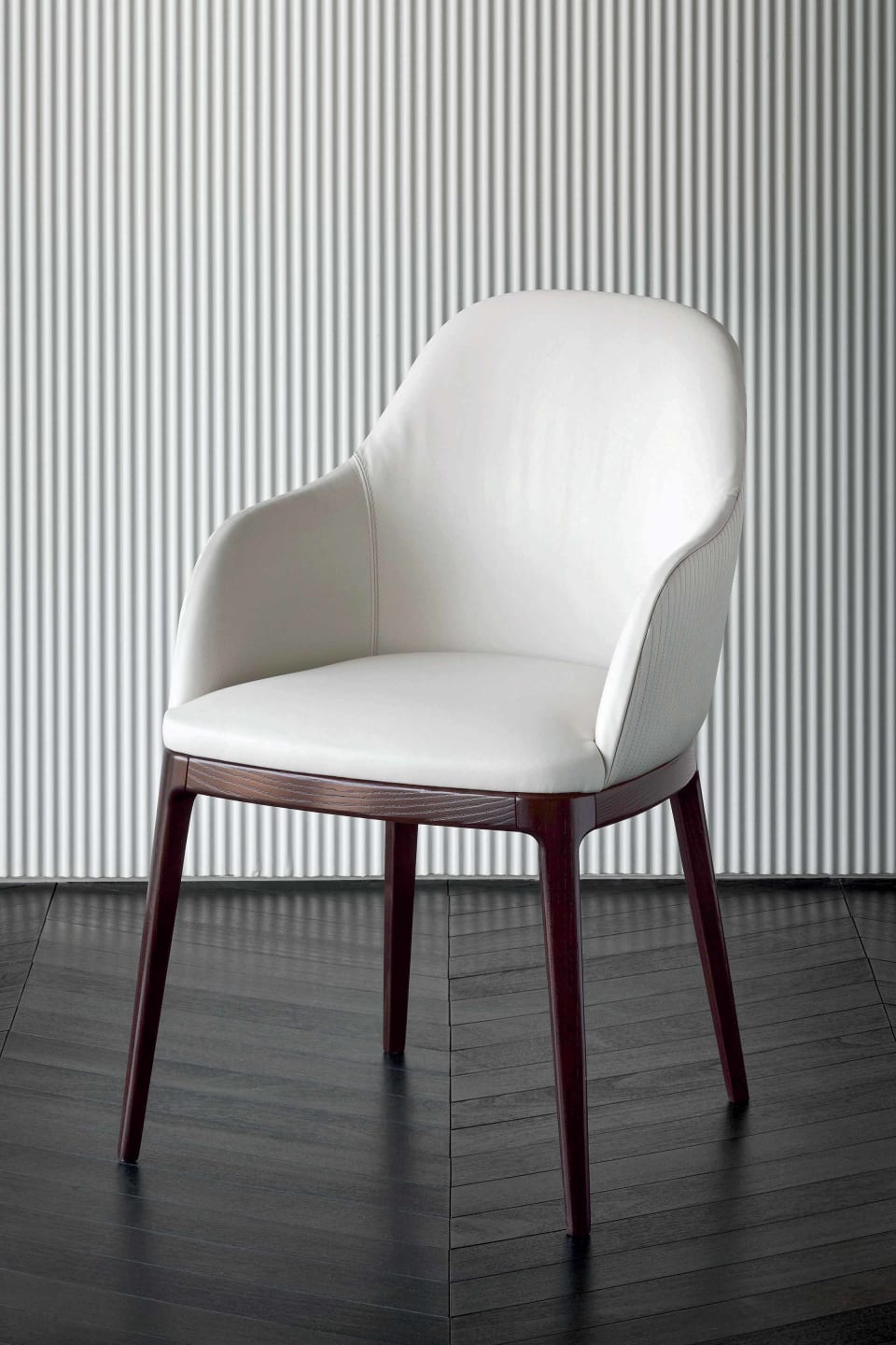 Pocket P chair | Rugiano. Upholstered chair with wooden legs, offering comfort and modern design with an option for a high back.