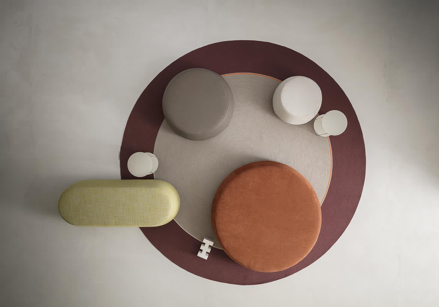 Denny pouf | ALF Dafre. Elegant upholstered pouf with rounded shapes and a removable cover, perfect for seating or as a surface.