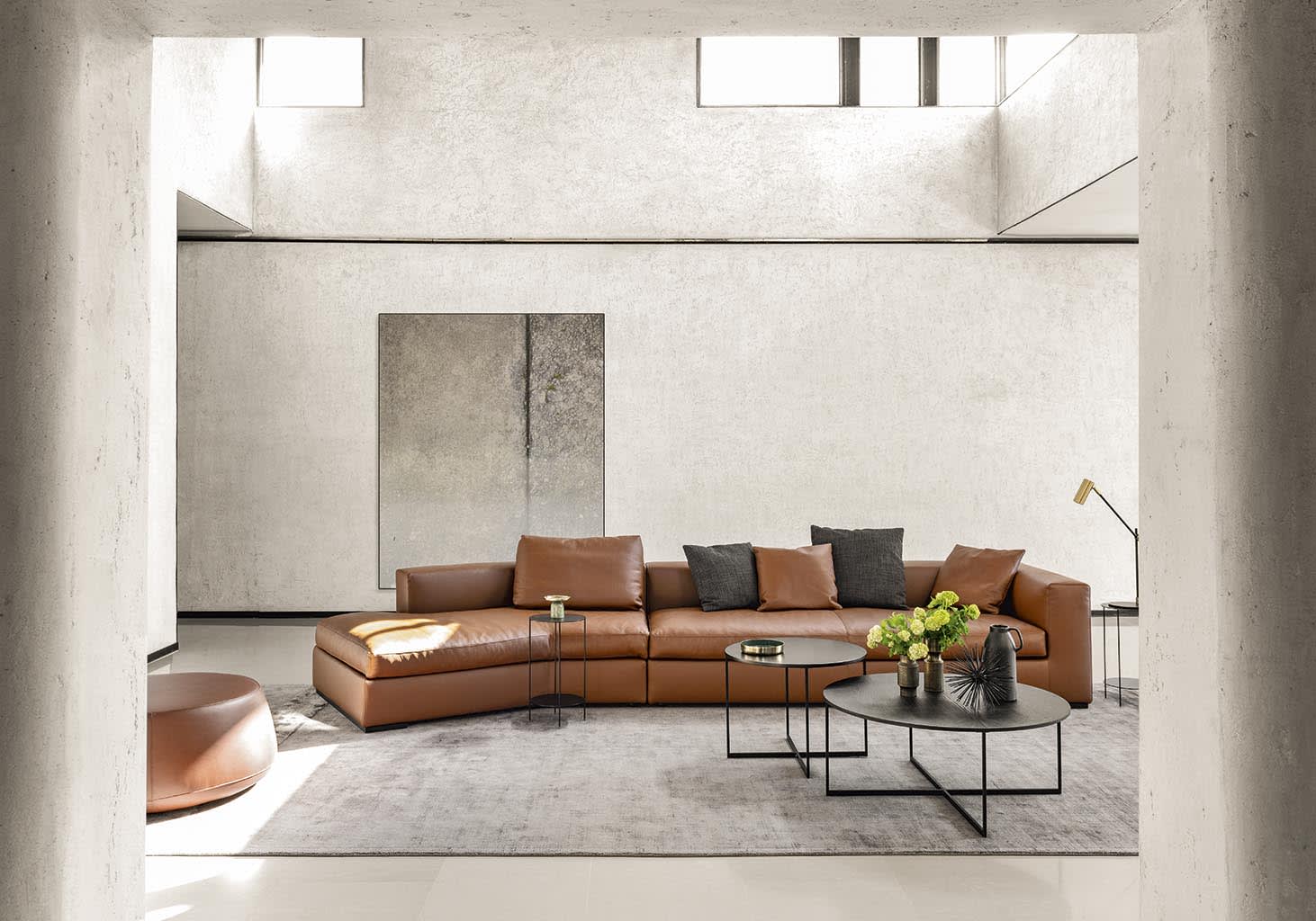 California sofa | ALF Dafre. Modular sofa with integrated wooden bookcases, creating flexible and inviting spaces.