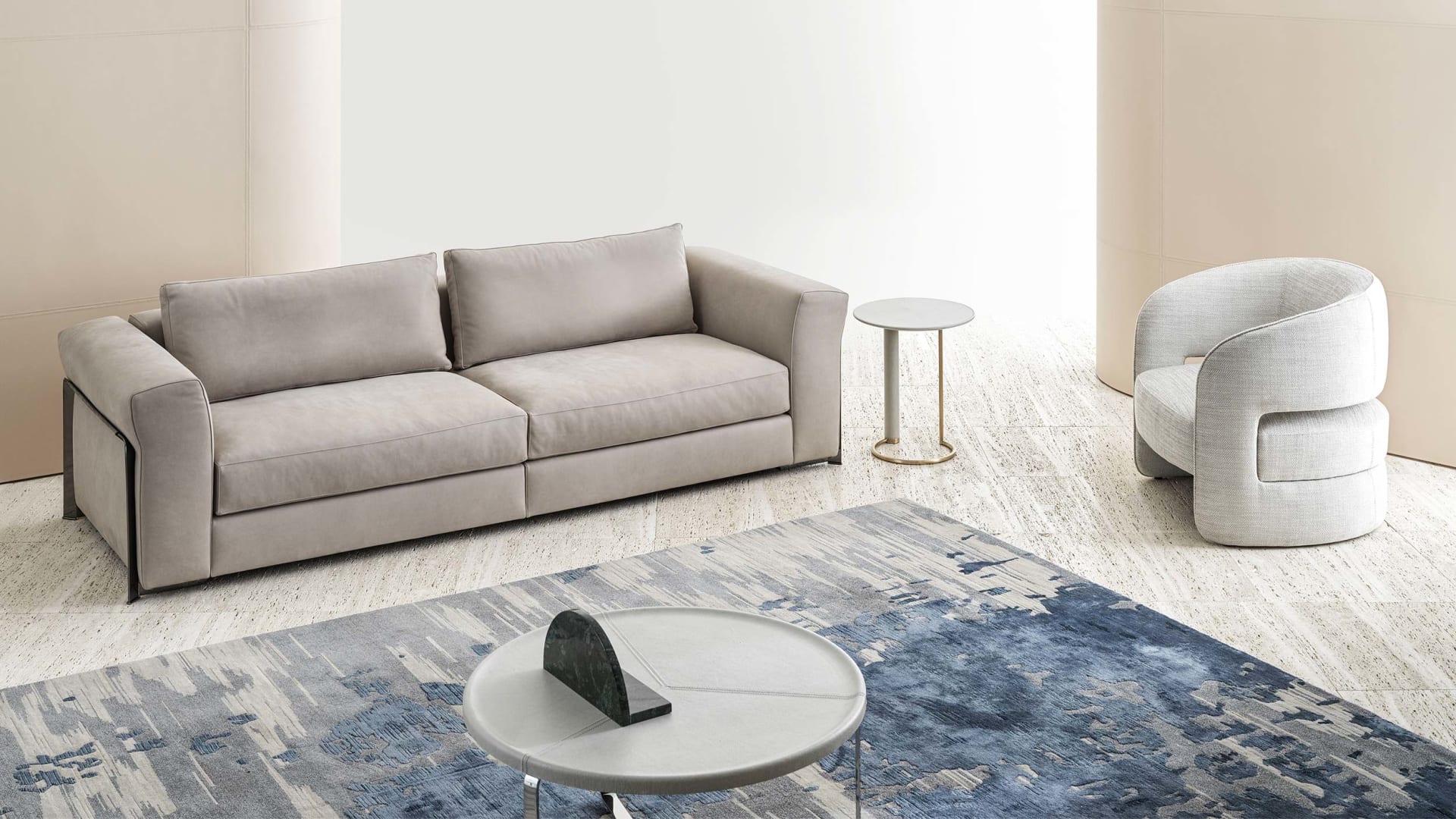Arthur chaise longue | Rugiano. Modular upholstered sofa with elegant leather detailing and metal base, offering versatile configurations for luxurious comfort.