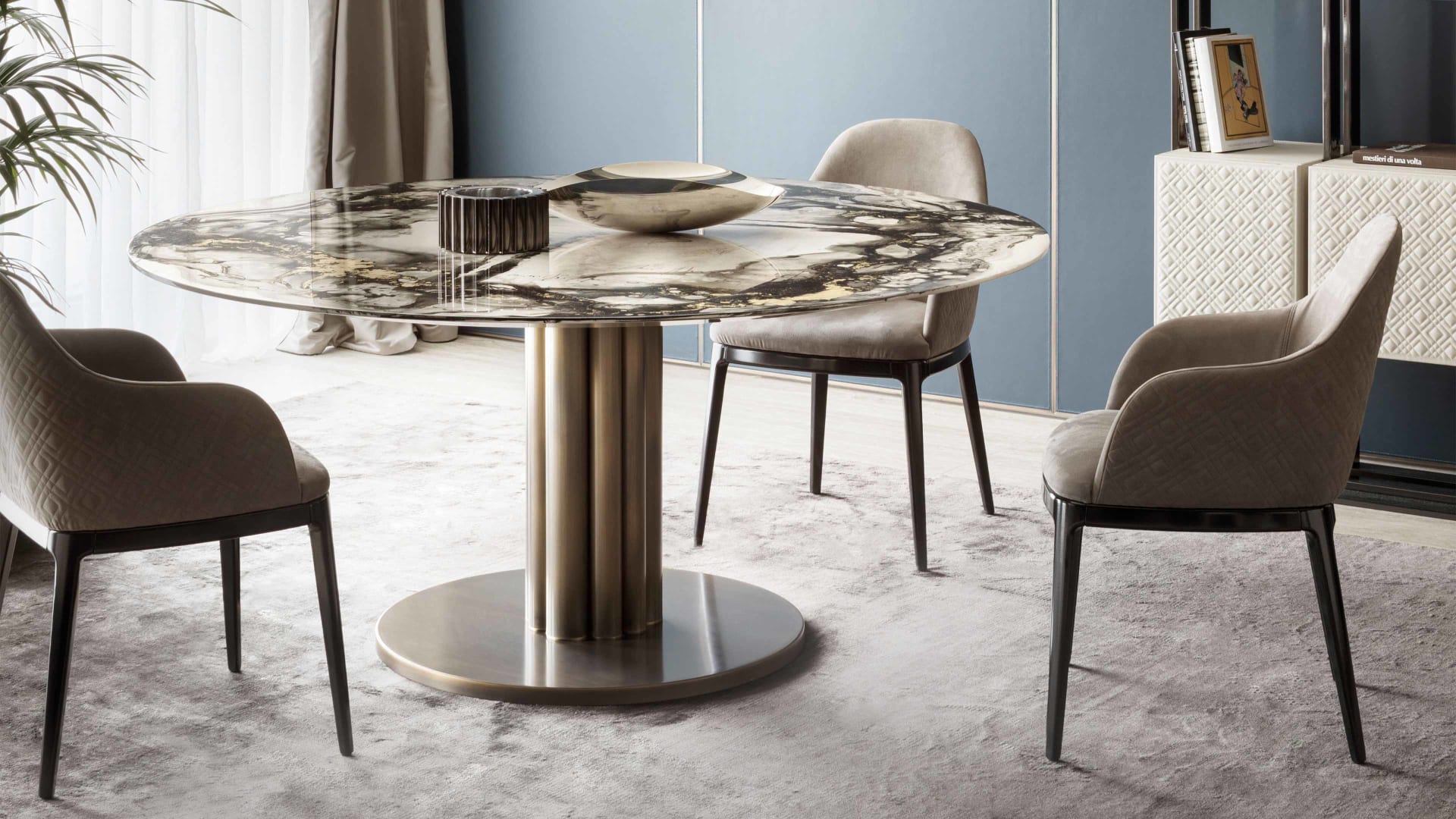 Forest Round table | Rugiano. An exquisite round dining table with skillfully welded metal legs and a customizable top in wood, marble, or leather.