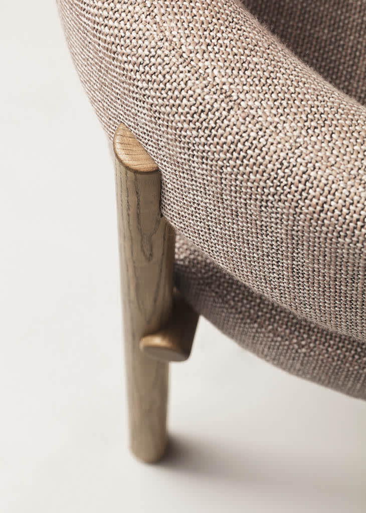 Stiks chair | ALF Dafre. Elegant Stiks chair with a metal frame and wooden seat by Gordon Guillaumier.