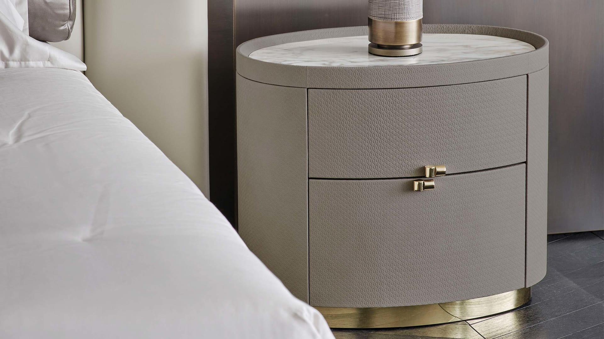Boheme bedside table | Rugiano. Exquisite bedside table featuring leather upholstery, a marble top, and glossy brass accents, equipped with two drawers.