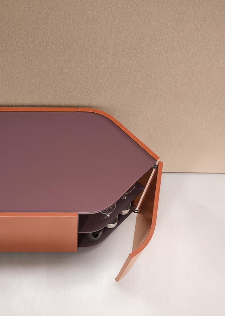 Gioberg bar cabinet | ALF Dafre. Elegant display cabinet with clean lines and modern design, perfect for storage and showcasing.