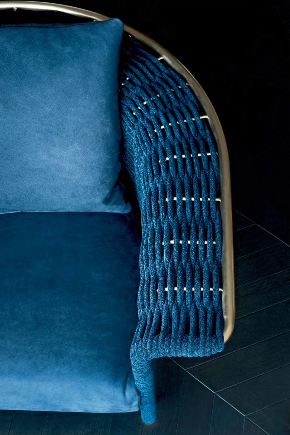 Marina In armchair | Rugiano. Elegant armchair with a varnished metal structure and unique hand-braided velvet rope, creating captivating light and shadow play.