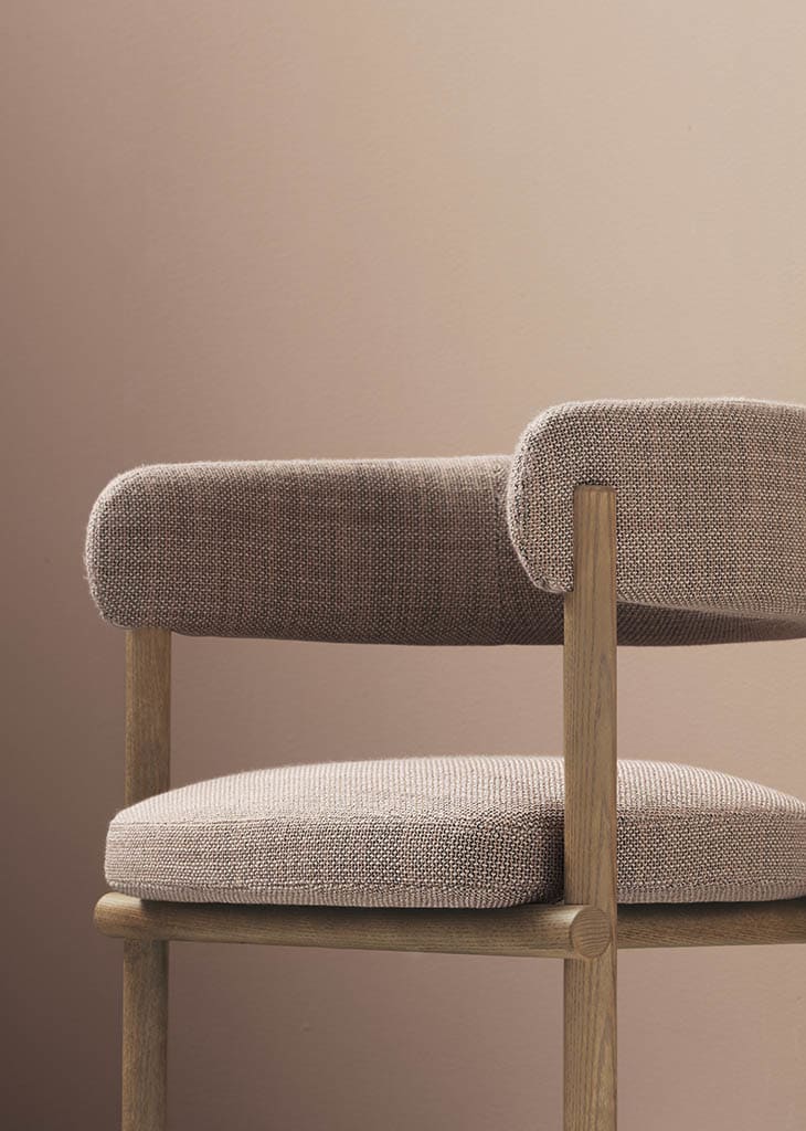 Stiks chair | ALF Dafre. Elegant Stiks chair with a metal frame and wooden seat by Gordon Guillaumier.