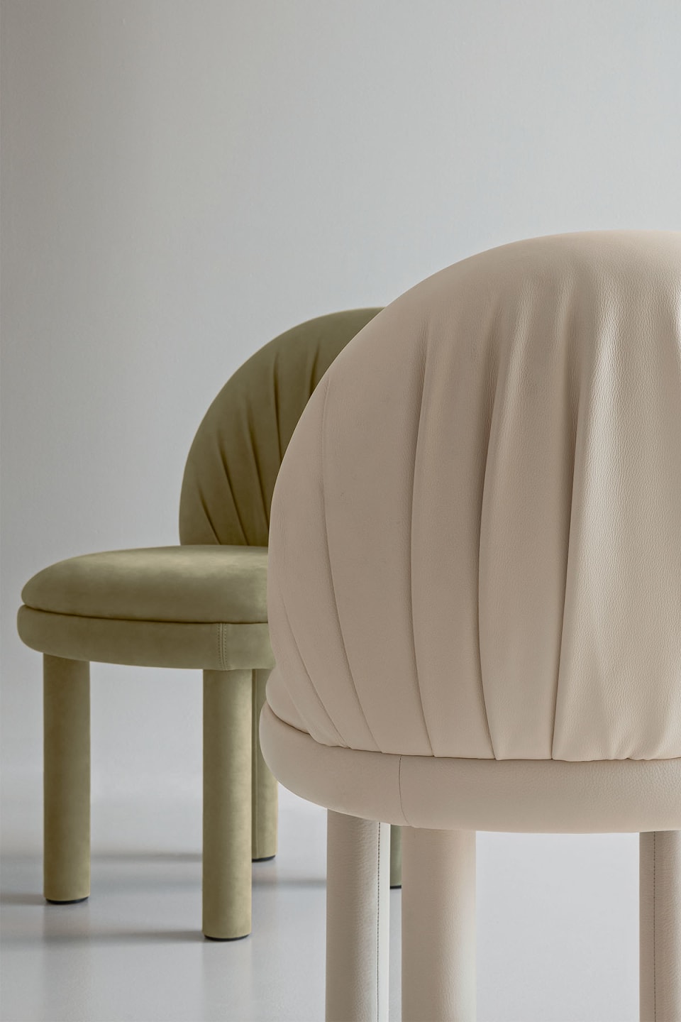 Fandango chair | Rugiano. Luxurious chair with soft, ergonomic lines and plush upholstery, designed for ultimate comfort and sophisticated interiors.