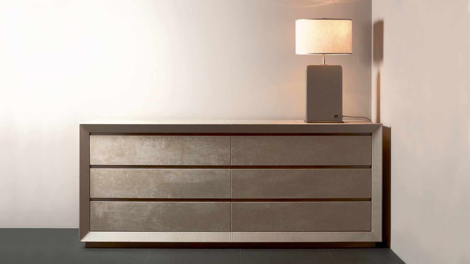 Kenya chest of drawers | Rugiano. Elegant and functional chest of drawers, offering sophisticated storage and a sleek design for modern interiors.