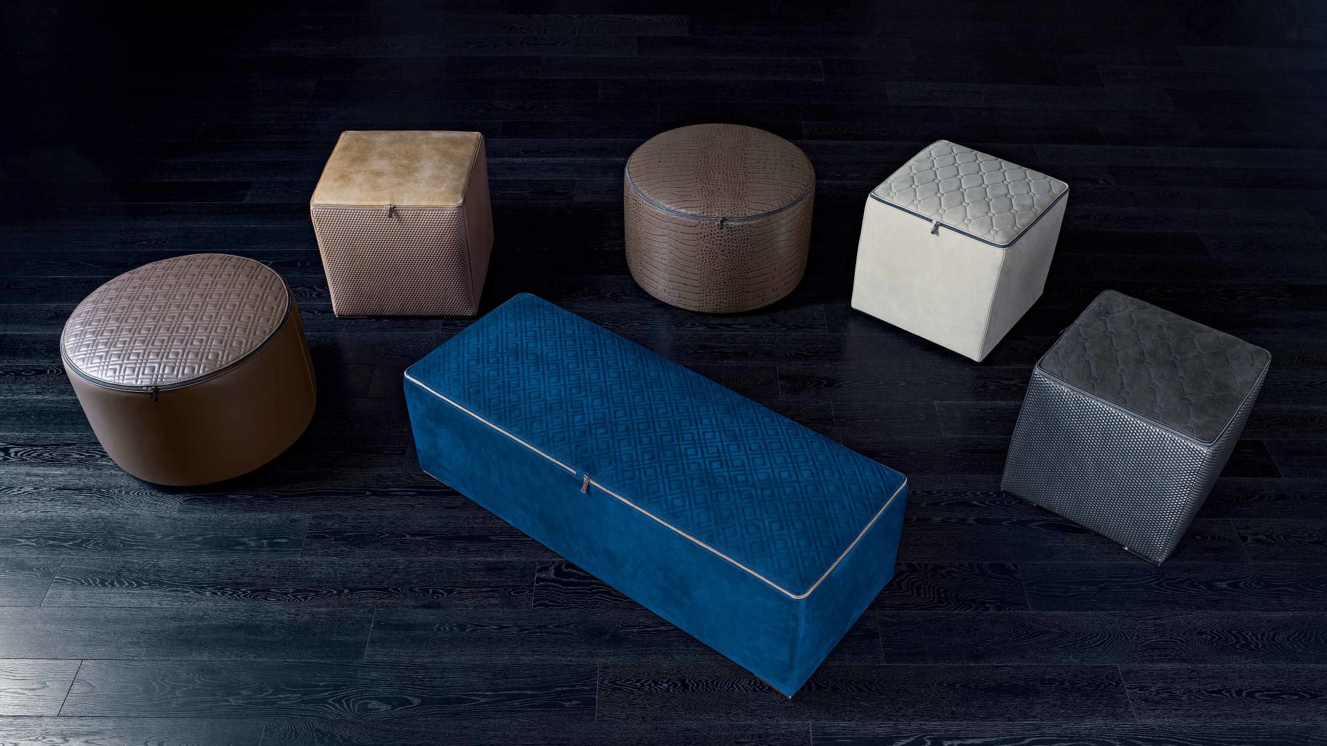 Form Zip indoor benche | Rugiano. Versatile upholstered pouf and bench with distinctive zip and stitching details, offering comfort and modern style.