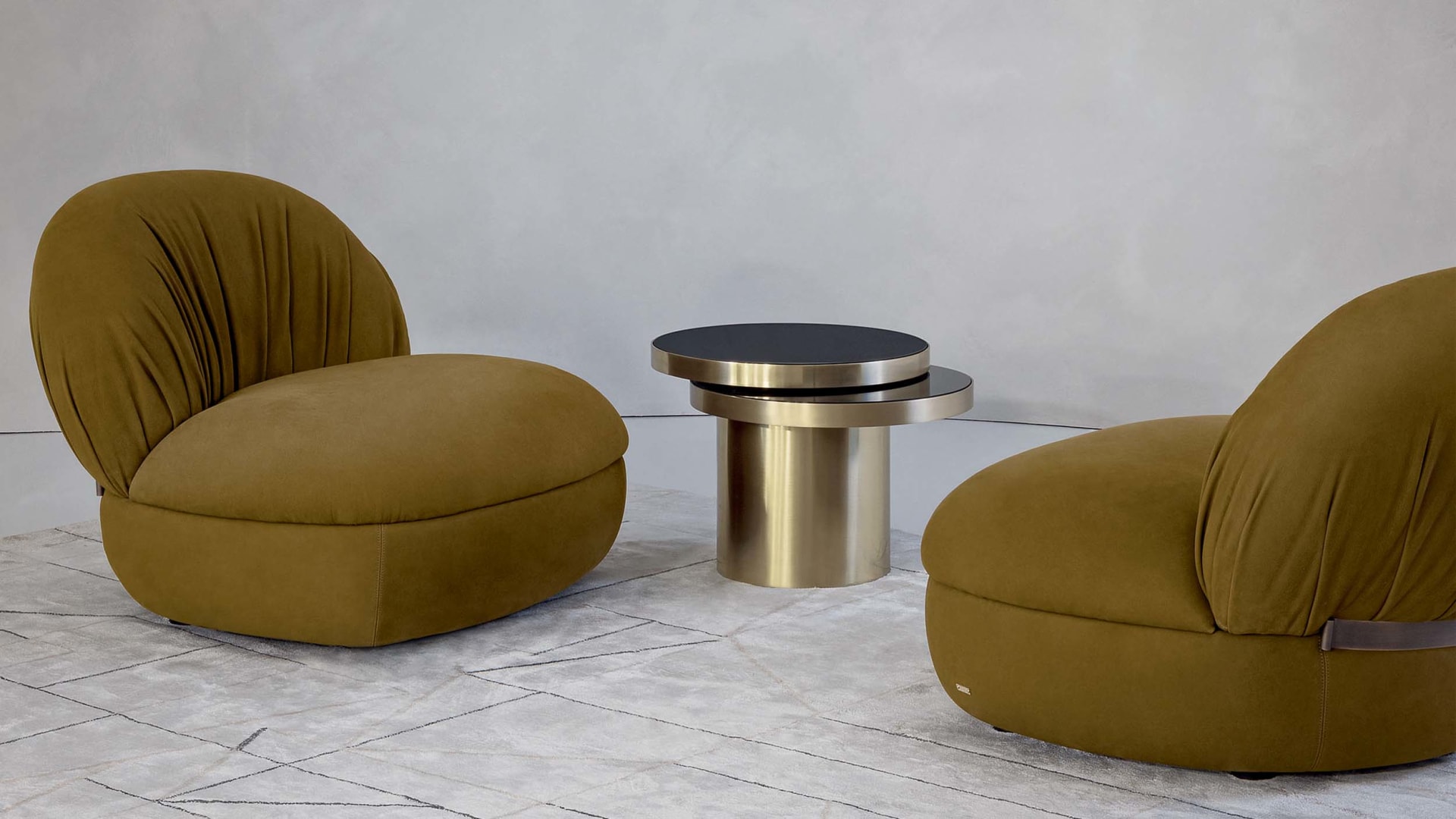 Fandango armchair | Rugiano. Armchair with soft lines and a comfortable padded seat, designed for ultimate relaxation and elegant interiors.